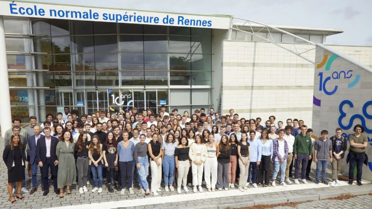 ফ্রান্সে স্কলারশিপে স্নাতকোত্তরে পড়াশোনা করতে চাইলে আবেদন করুন দ্রুতই