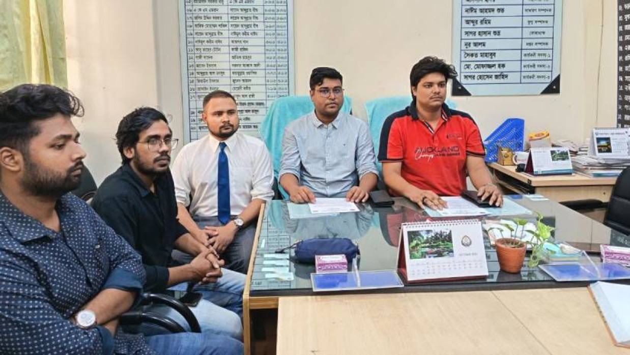 শাহজালাল বিশ্ববিদ্যালয় প্রেসক্লাবে সংবাদ সম্মেলনে শাখা ছাত্রদলের নেতারা