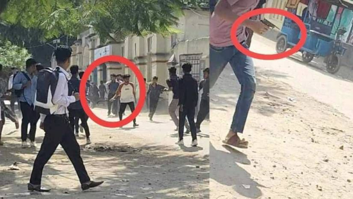 একজনের হাতে রামদা ও আরেকজনের হাতে পিস্তল (লাল বৃত্ত চিহ্নত)।