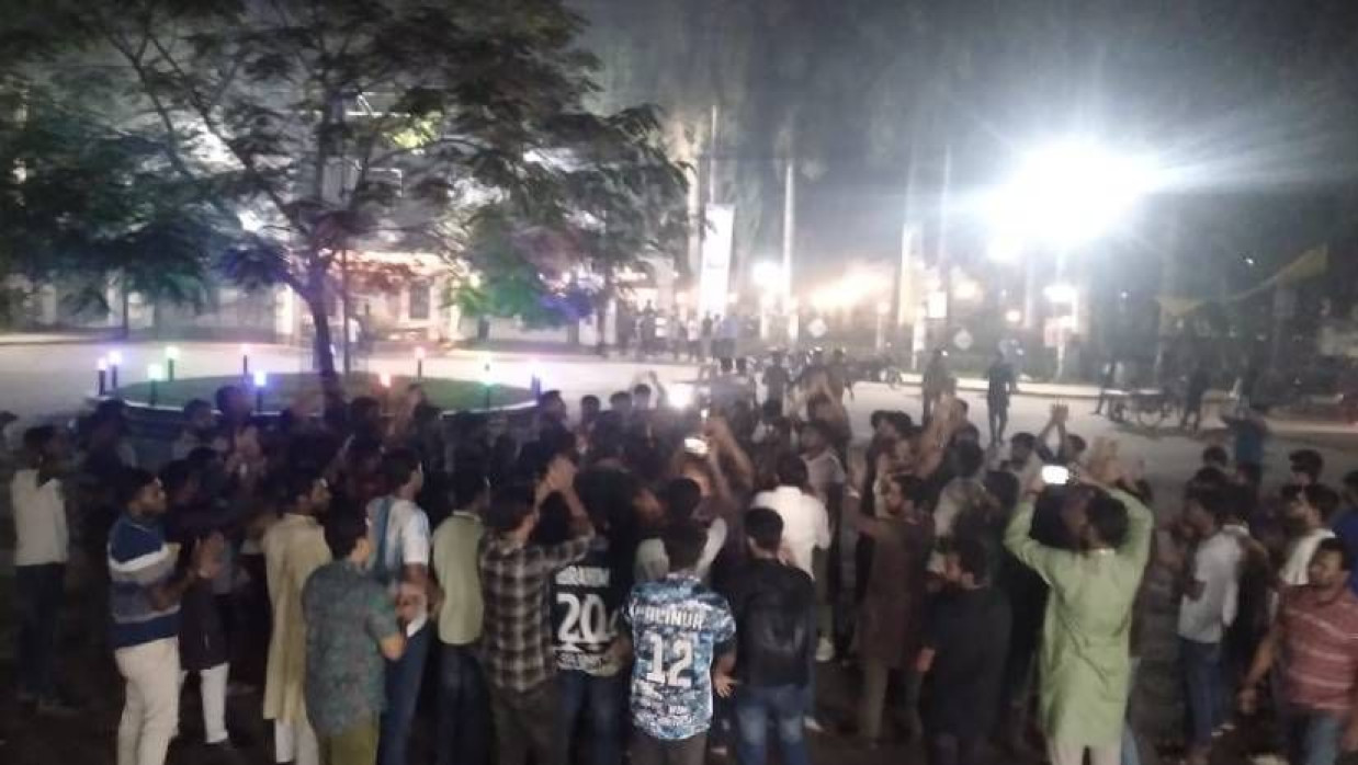 কুষ্টিয়া-খুলনা মহাসড়ক অবরোধ করে ছাত্রদলের নেতাকর্মীদের বিক্ষোভ