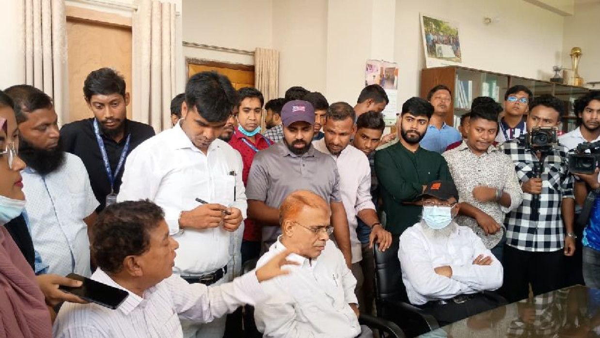 রেজিস্ট্রার মো. দেলোয়ার হোসেন