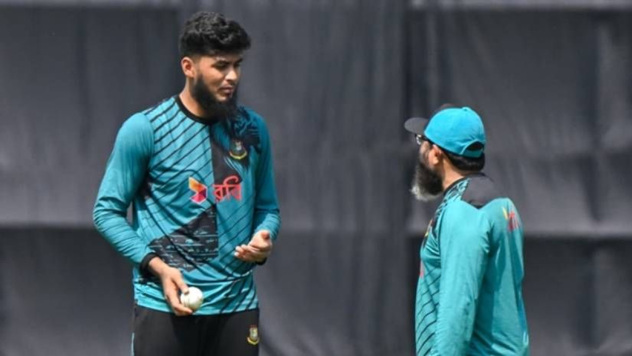 রিশাদ হোসেন ও মুশতাক আহমেদ 