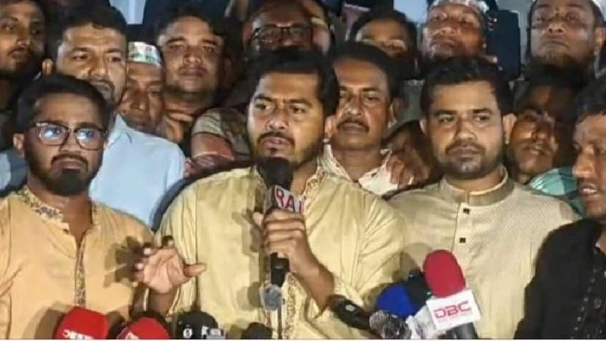 কেন্দ্রীয় শহীদ মিনারে নুর