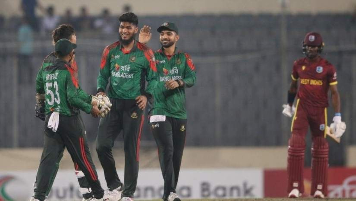 উইকেট পেলেন রিশাদ