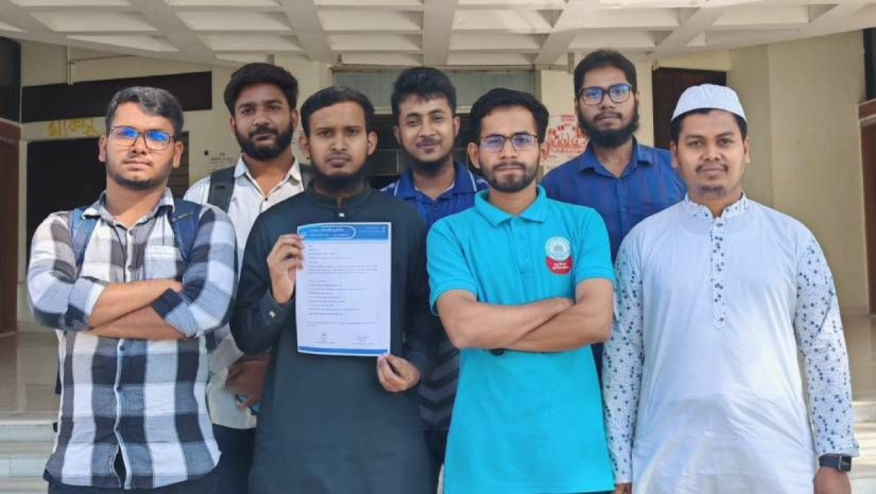 স্মারকলিপি হাতে শিবিরের নেতারা