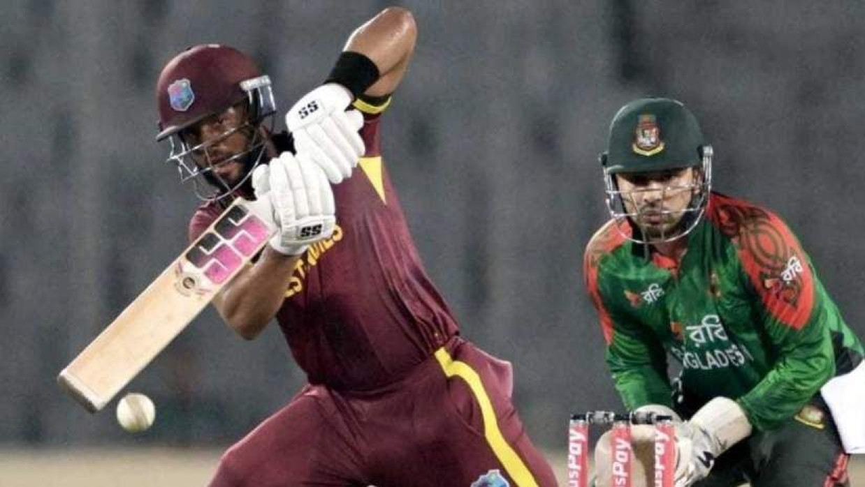 সুপার ওভারের ম্যাচে ওয়েস্ট ইন্ডিজের ব্যাটিং