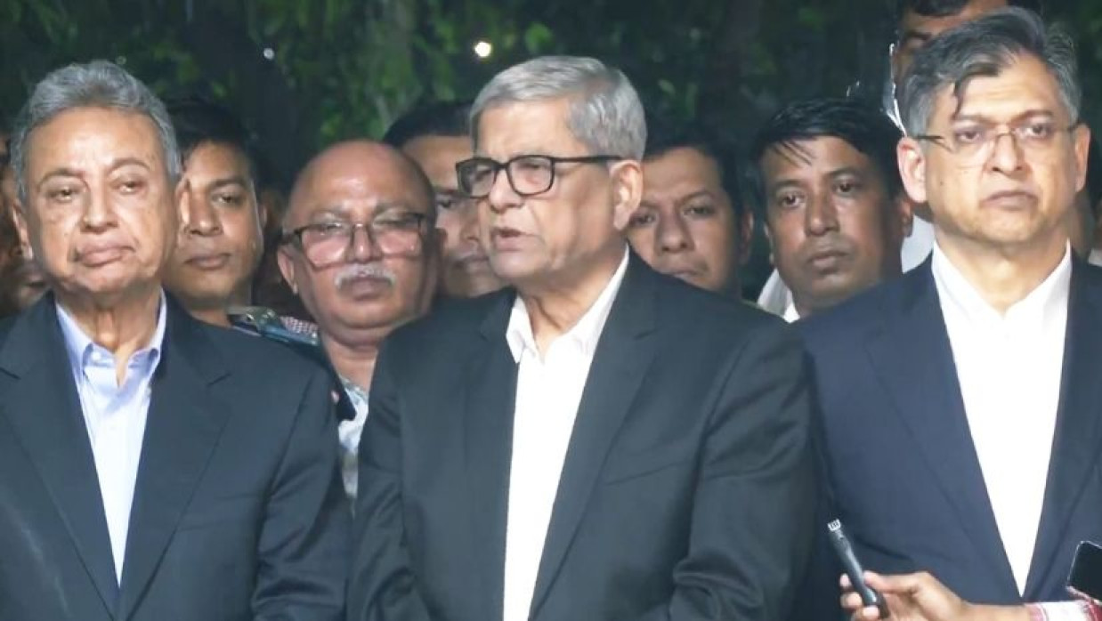 ব্রিফিংকালে মির্জা ফখরুল ইসলাম আলমগীর