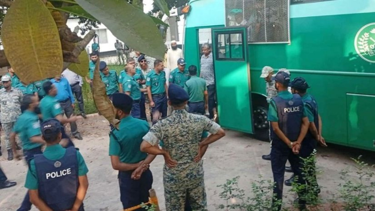 ট্রাইব্যুনালে হাজির করা ১৫ সেনা কর্মকর্তার জামিনসহ ৩ আবেদন