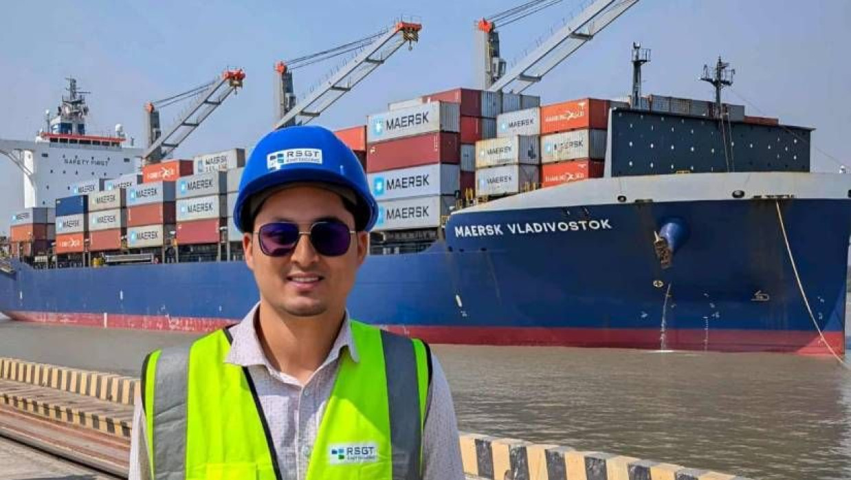 চট্টগ্রাম বন্দরে কর্মরত পোর্ট অ্যান্ড শিপিং ম্যানেজমেন্ট বিভাগের প্রথম ব্যাচের শিক্ষার্থী ‘তারিফ’