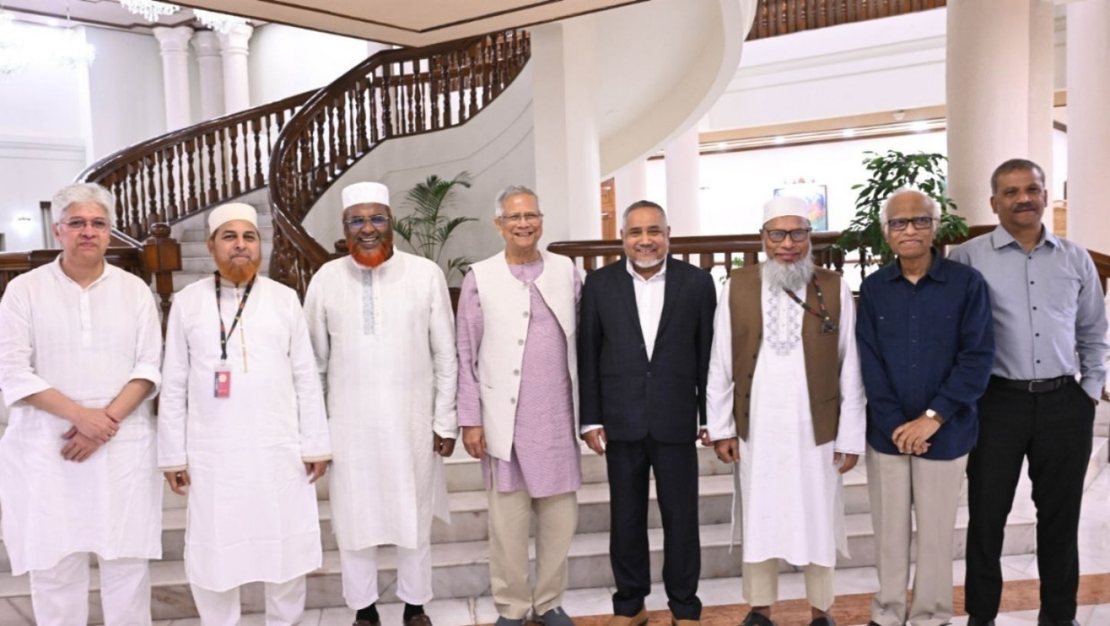 প্রধান উপদেষ্টার সঙ্গে জামায়াতের বৈঠক শেষে তোলা