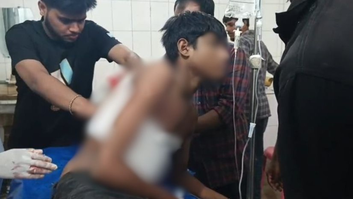 হাসপাতালে আহত শিক্ষার্থী রেদায়ান