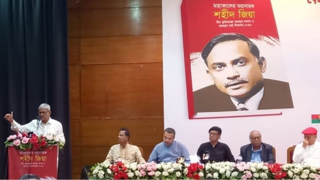 বিএনপির মহাসচিব মির্জা ফখরুল ইসলাম আলমগীর বক্তব্য রাখছেন