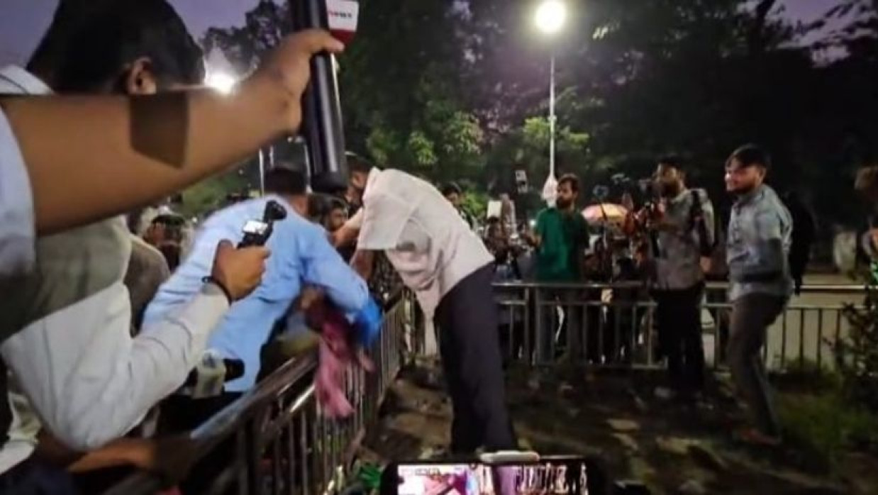 ঢাবিতে ভবঘুরে উচ্ছেদ অভিযান