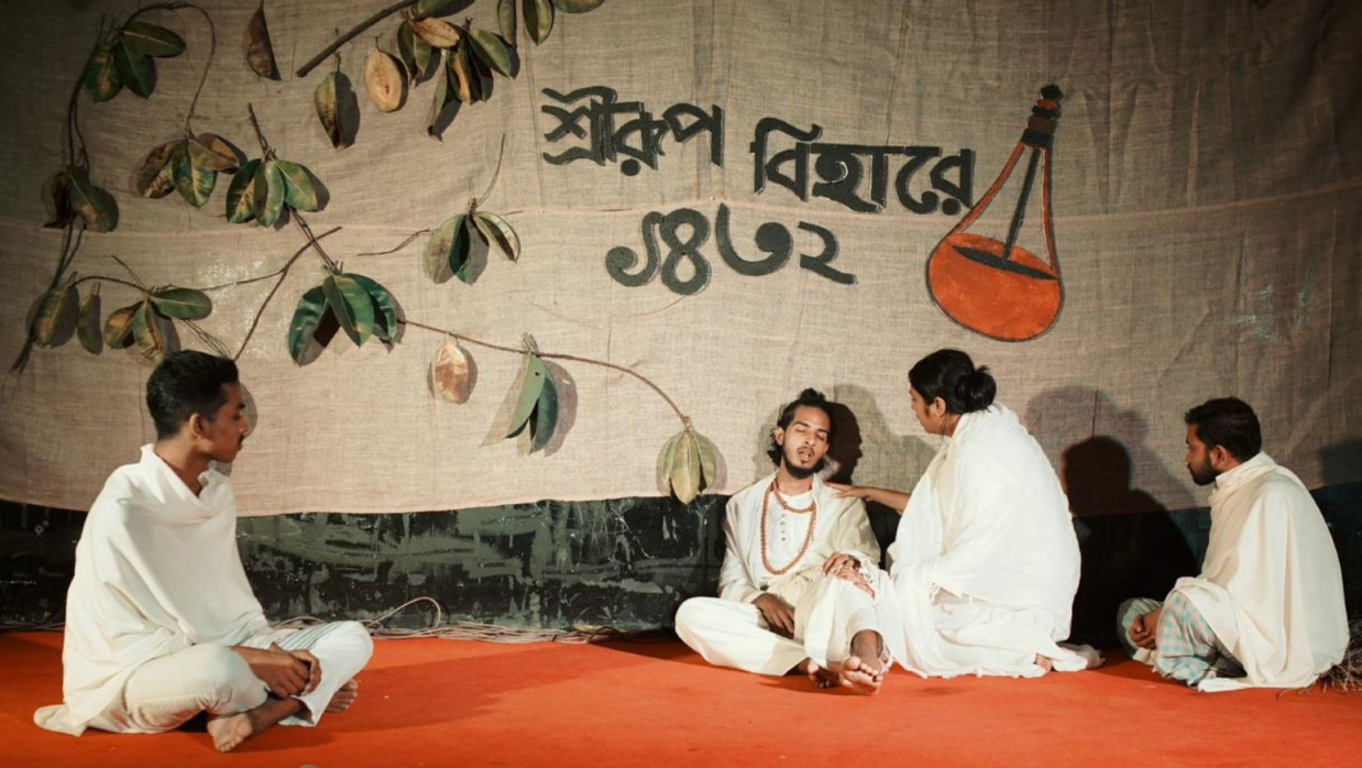 সাংস্কৃতিক পরিবেশনায় শিক্ষার্থীরা