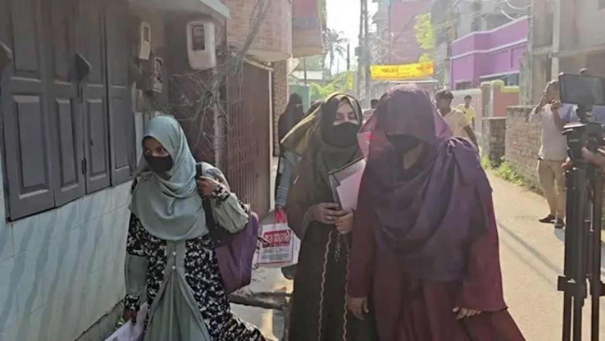 নিয়োগ পরীক্ষার আগে আরএমওর বাসায় চাকরিপ্রার্থীরা