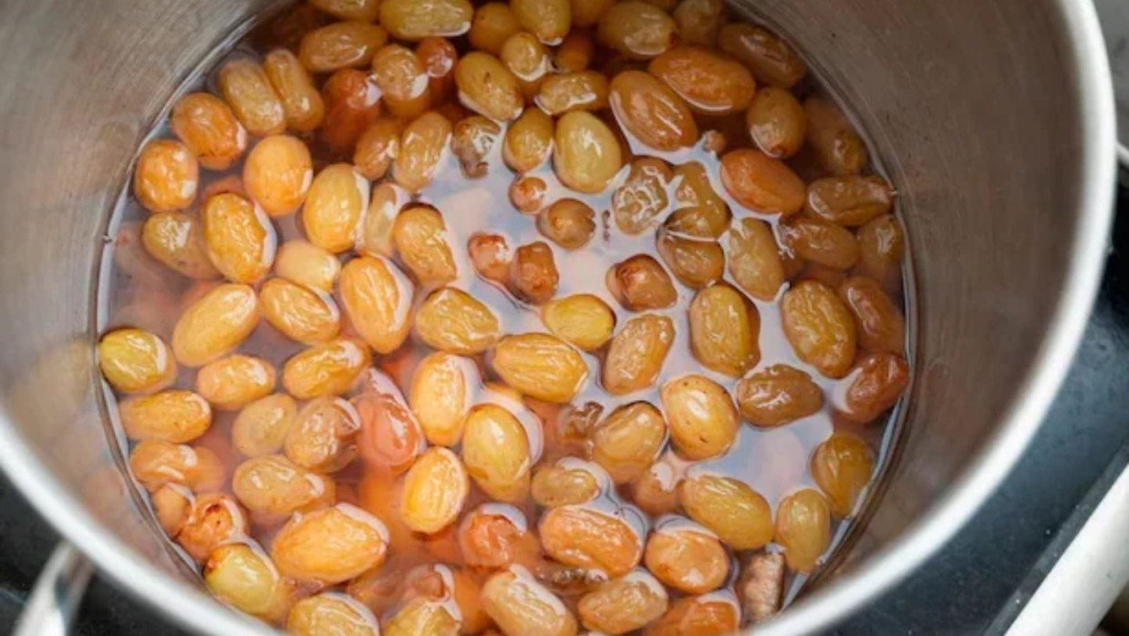 পানিতে ভেজানো কিশমিশ