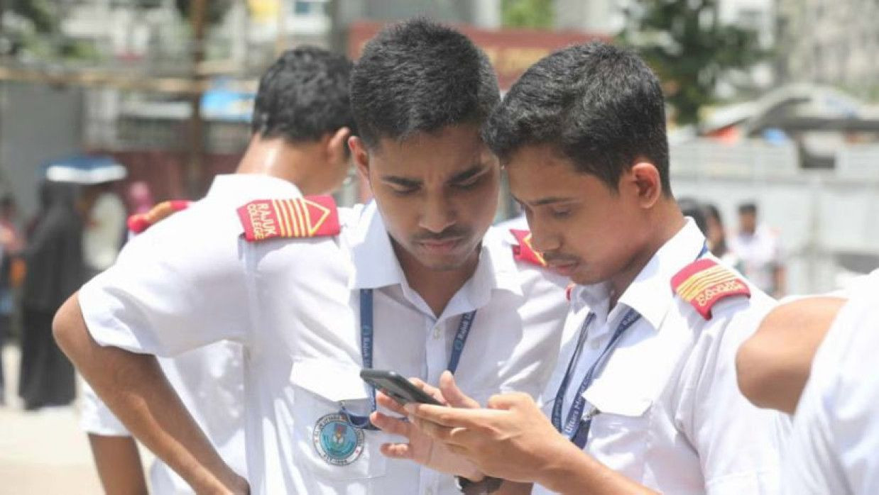 এইচএসসি পরীক্ষার্থীরা