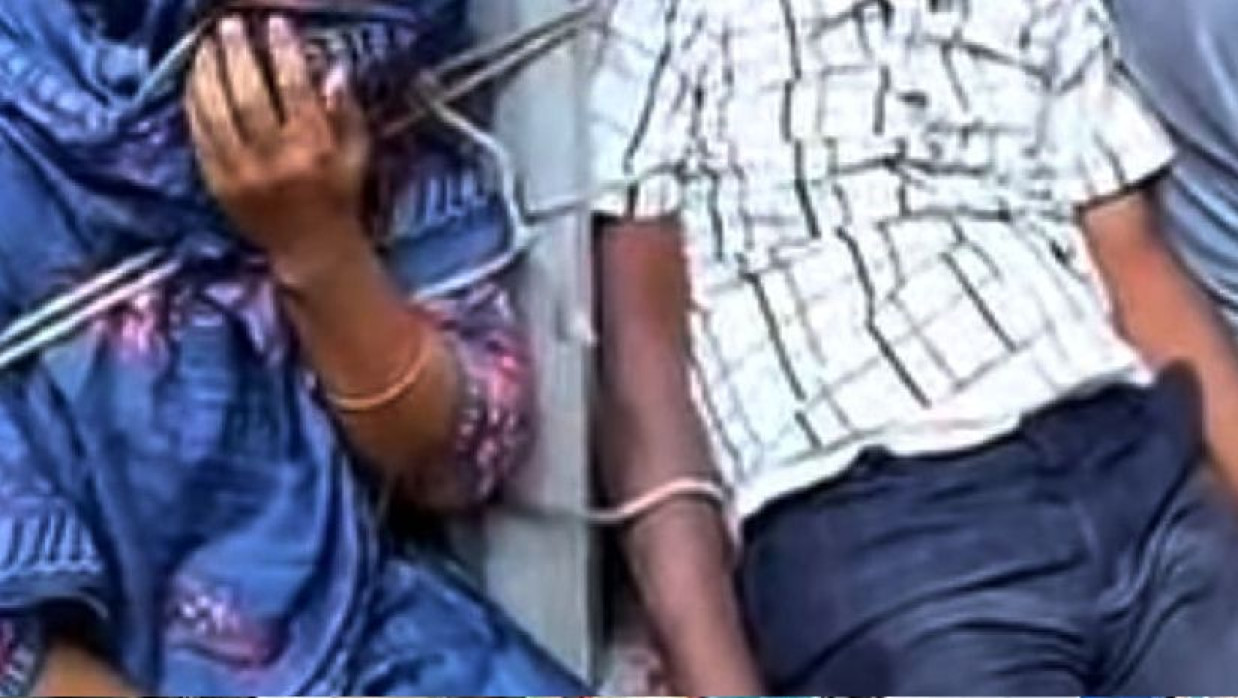খুঁটির সঙ্গে বেঁধে নির্যাতন