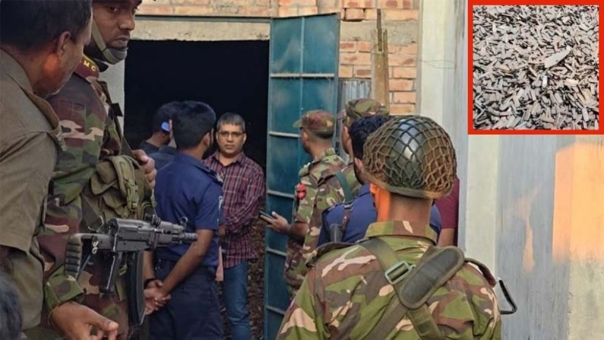 আহম্মদপুর বাজারের একটি গোডাউনে বিপুল পরিমাণ গুলির খোসা মজুত করায় স্থানীয়দের মাঝে চাঞ্চল্য তৈরি হয়েছে