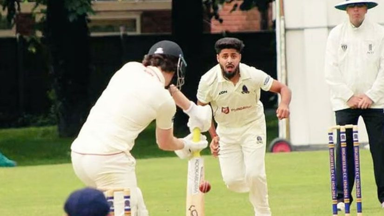 এক ইনিংসে ২ হ্যাটট্রিক 