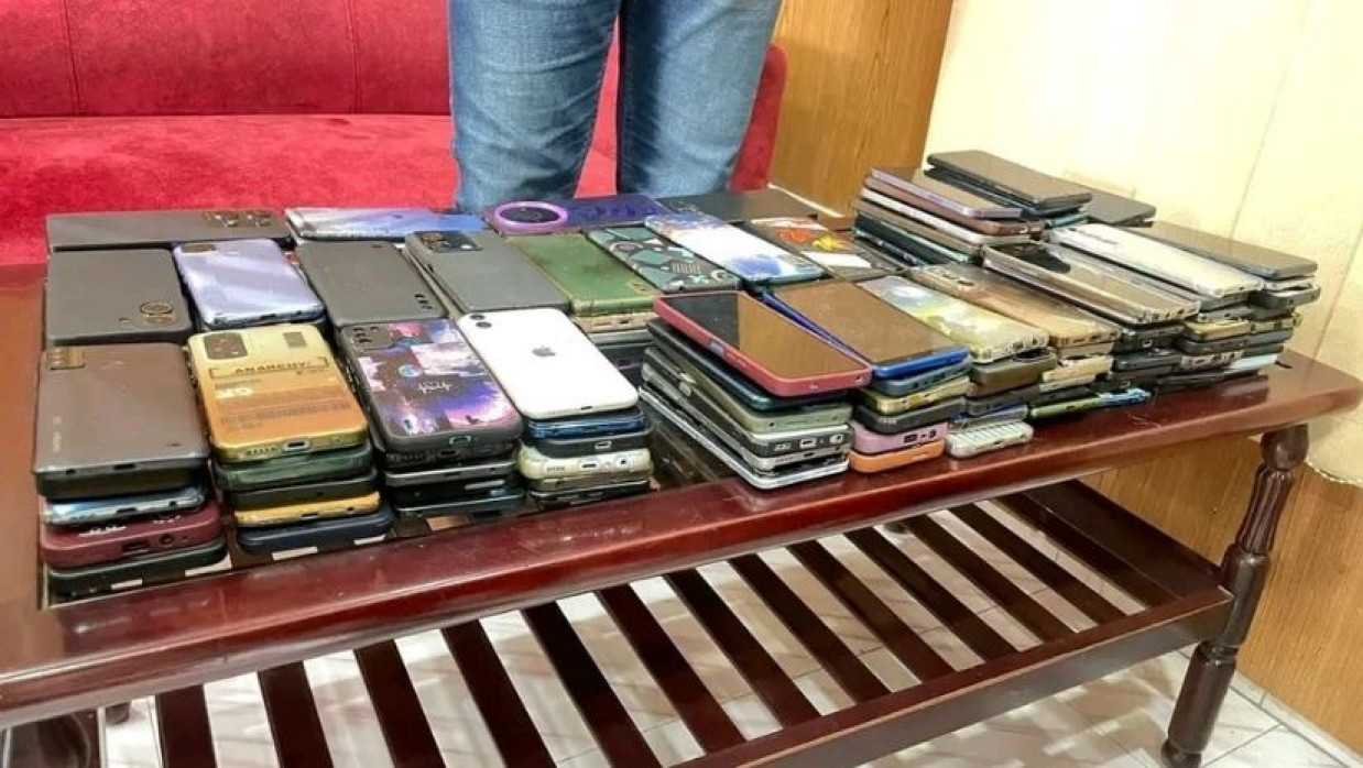 মোবাইল জব্দ