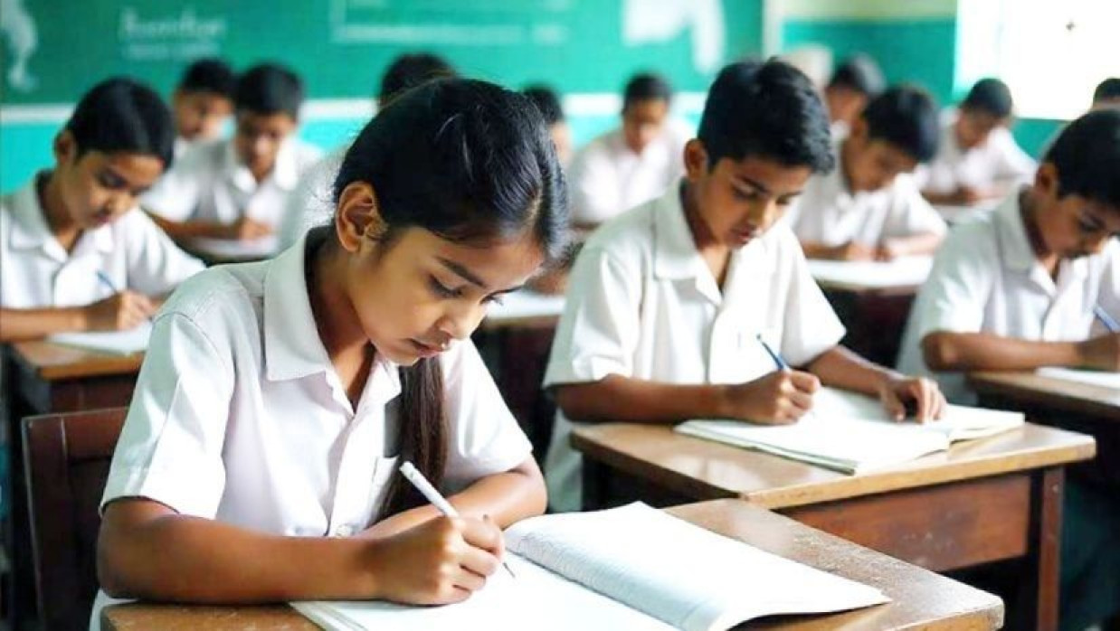 বৃত্তি পরীক্ষা দিচ্ছে শিক্ষার্থীরা