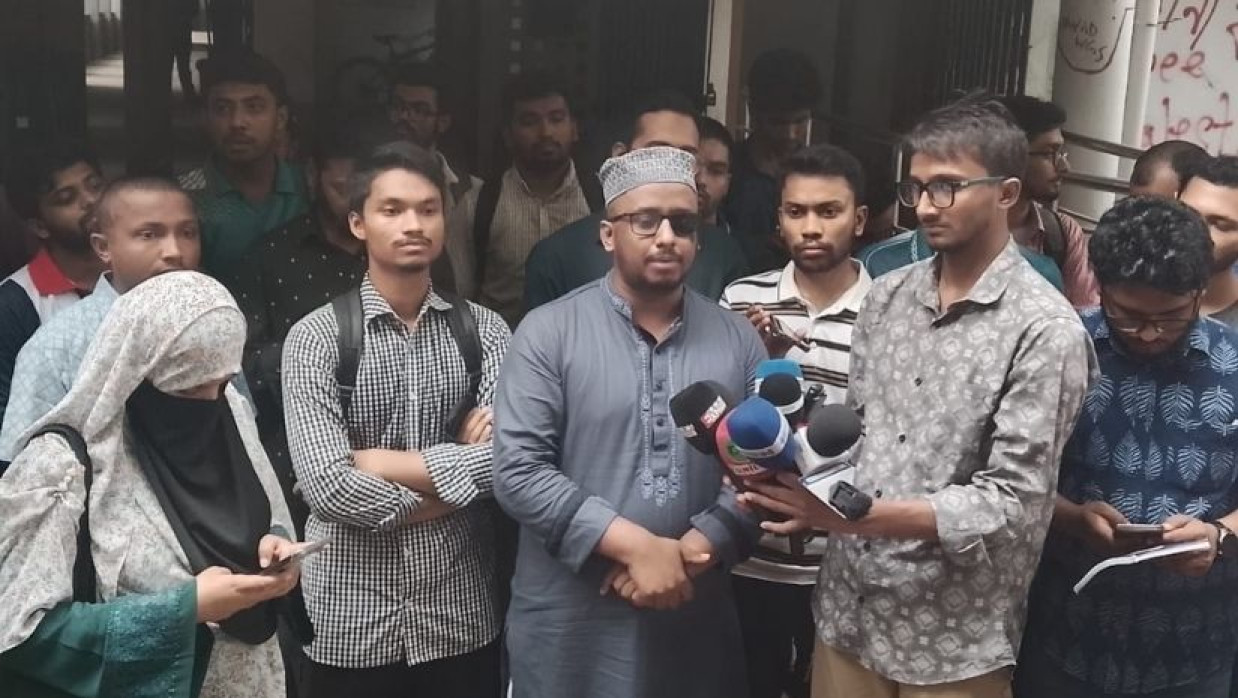 ডাকসু ও হল সংসদের নেতৃবৃন্দ