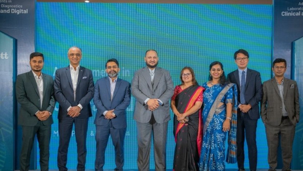 সেমিনারে অতিথিরা