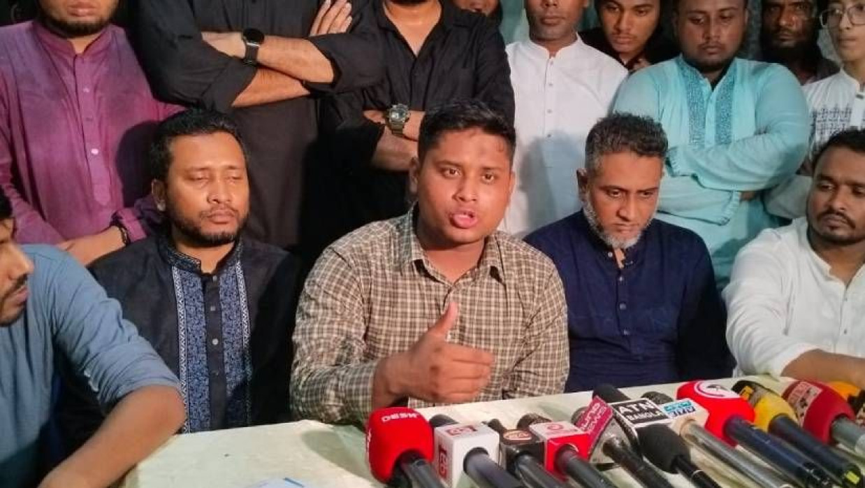 সমন্বয় সভায় বক্তব্য দিচ্ছেন হাসনাত আবদুল্লাহ