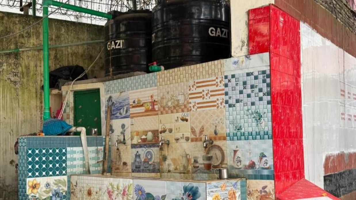 নজরুল কলেজে পানি পানের জন্য স্থাপন করা কল