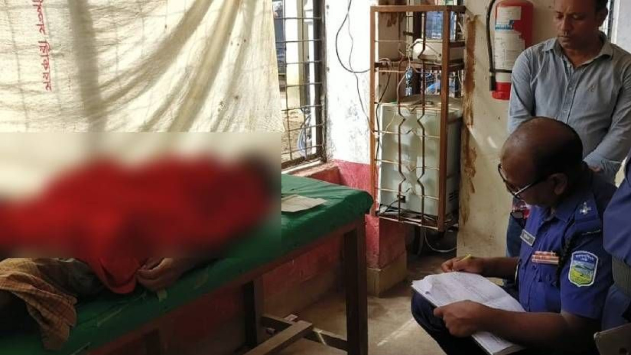 মরদেহের সুরতহাল করছে পুলিশ