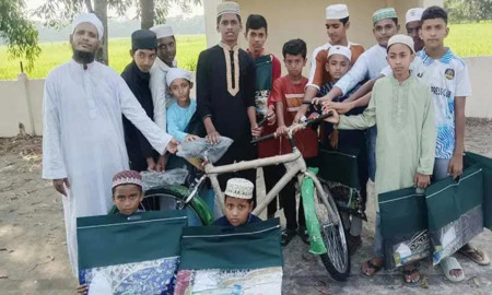 টানা ৪০ দিন জামায়াতে নামাজ পড়ায় পুরষ্কৃত ১২ শিশু-কিশোর