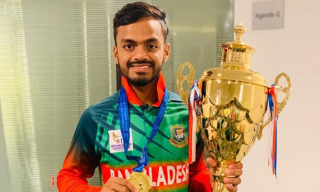 অভিষেকেই নজর কাড়লেন অঙ্কন, মাত্র ৪ রানের জন্য ফিফটি মিস