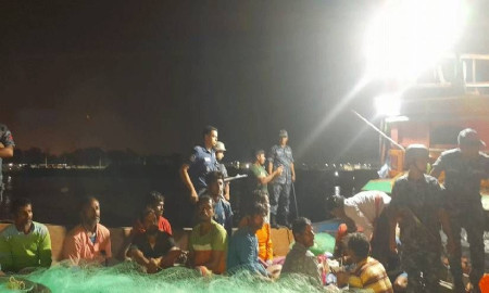 বাংলাদেশের জলসীমায় অনুপ্রবেশ, ১৪ ভারতীয় জেলে ও ট্রলার আটক