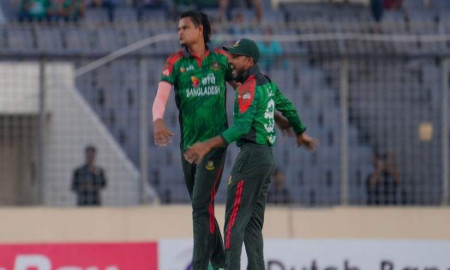 মিরাজের বিদ্যুৎগতির থ্রোয়ে আউট গ্রিভস