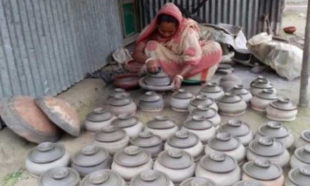 আধুনিকতার ছোঁয়ায় বিলুপ্তির পথে মৃৎশিল্প