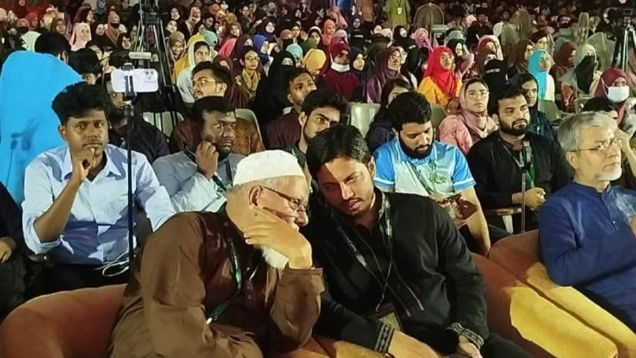 বিশ্ববিদ্যালয়ের জহির রায়হান অডিটোরিয়ামে নবীনবরণের আয়োজন করে ছাত্রশিবির