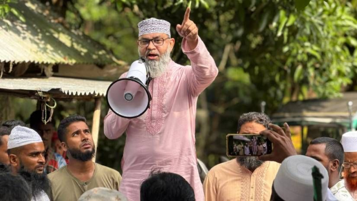 মতবিনিময় সভায় বক্তব্য দিচ্ছেন মাসুদ সাঈদী