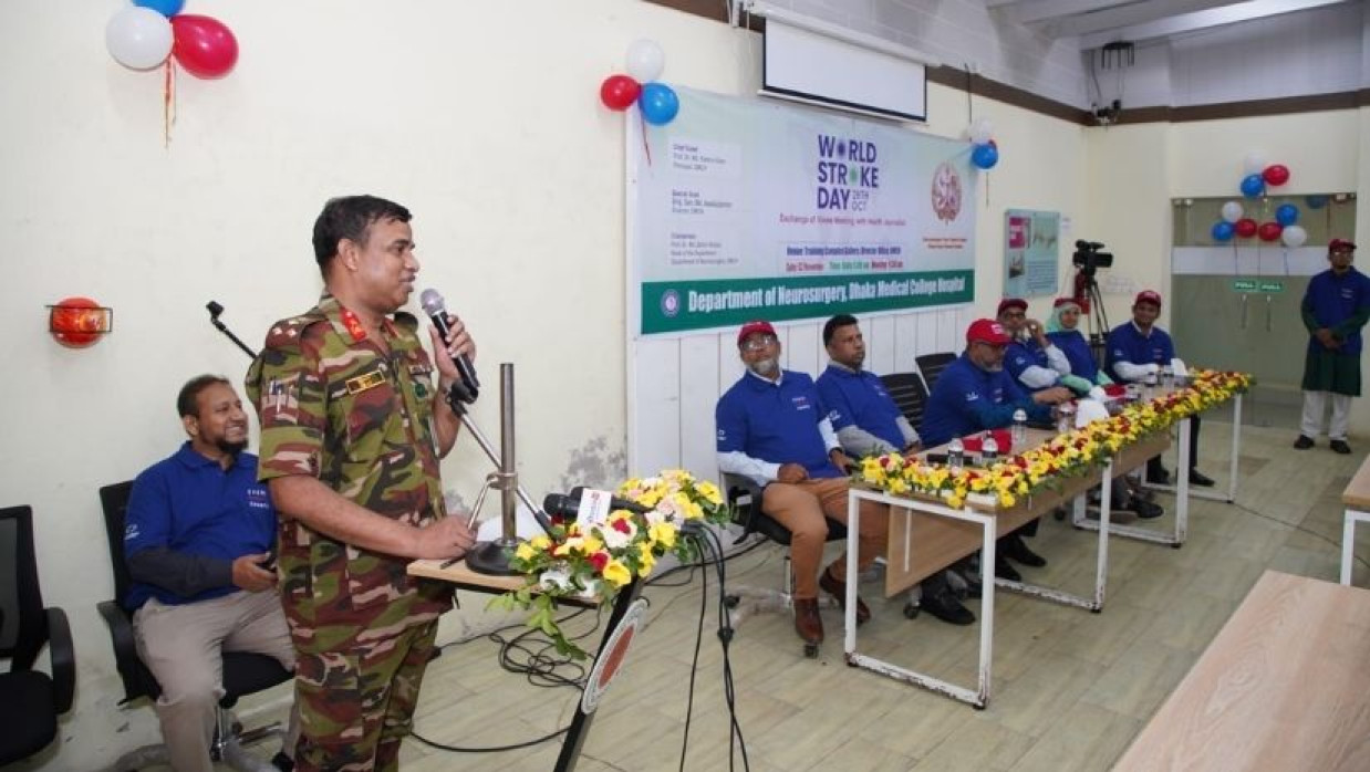 বিশ্ব স্ট্রোক দিবস উপলক্ষে ঢামেক হাসপাতালের ট্রেনিং কমপ্লেক্স গ্যালারিতে অনুষ্ঠিত মতবিনিময় সভা