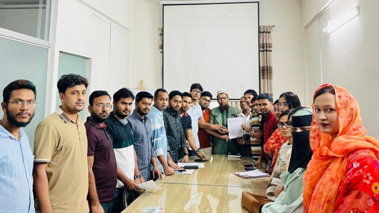 স্মারকলিপি প্রদানের সময়ে