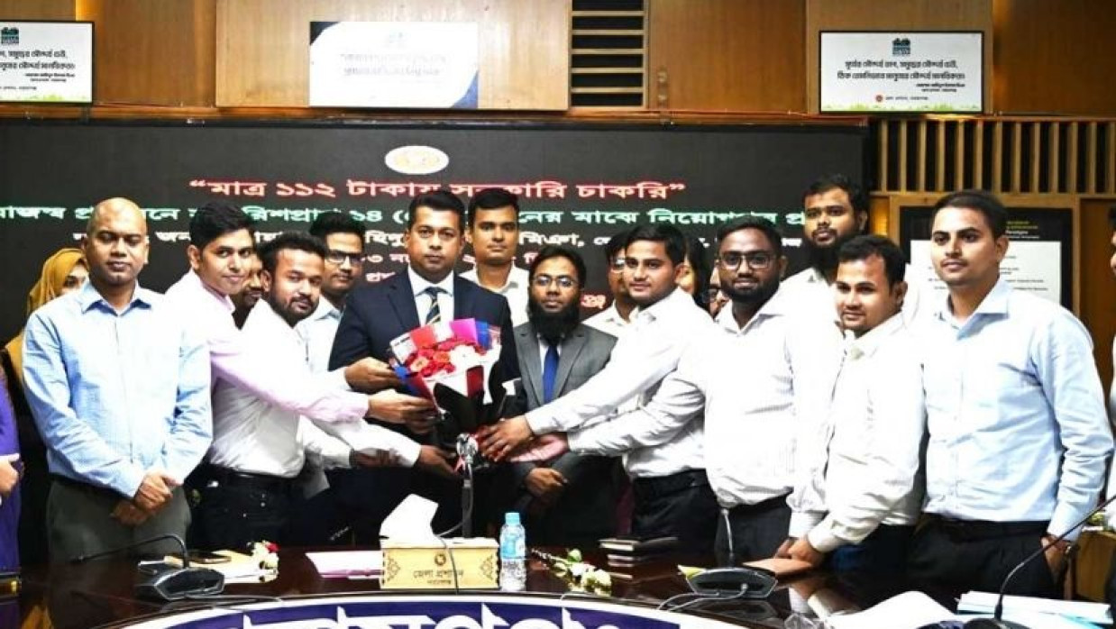 ১২২ টাকা ফি, ১৪ পদে চাকরি