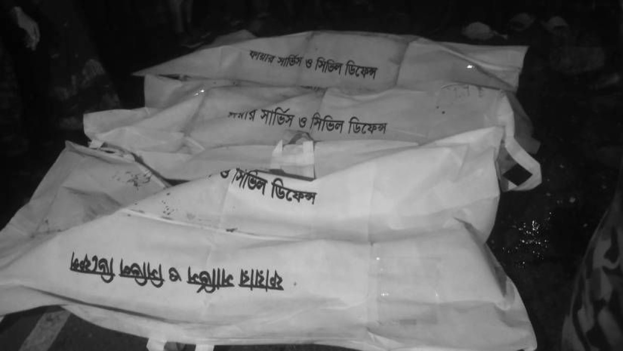 নিহত তিনজনের মরদেহ