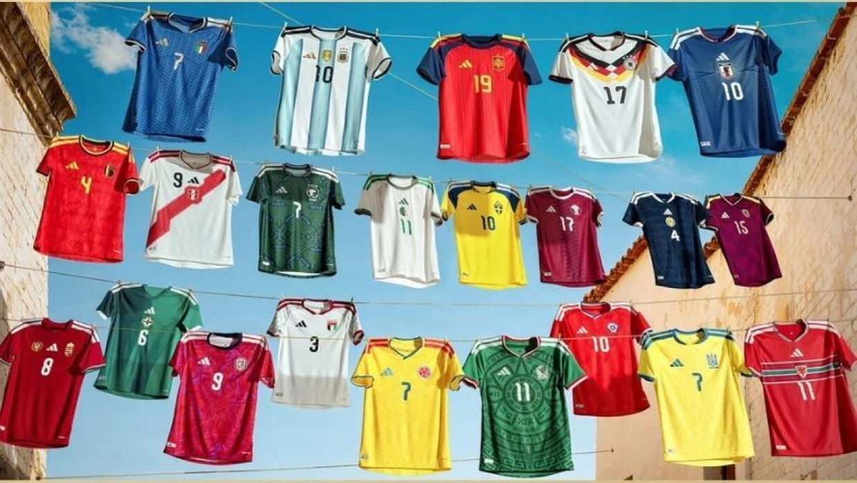 ২২ দেশের জার্সি উন্মোচন 