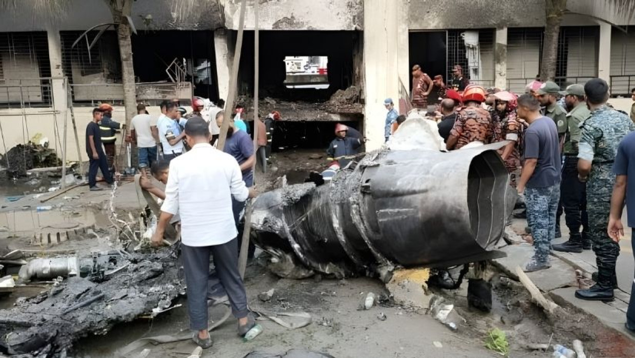 মাইলস্টোন স্কুলের ভবনে বিমান বিধ্বস্ত 