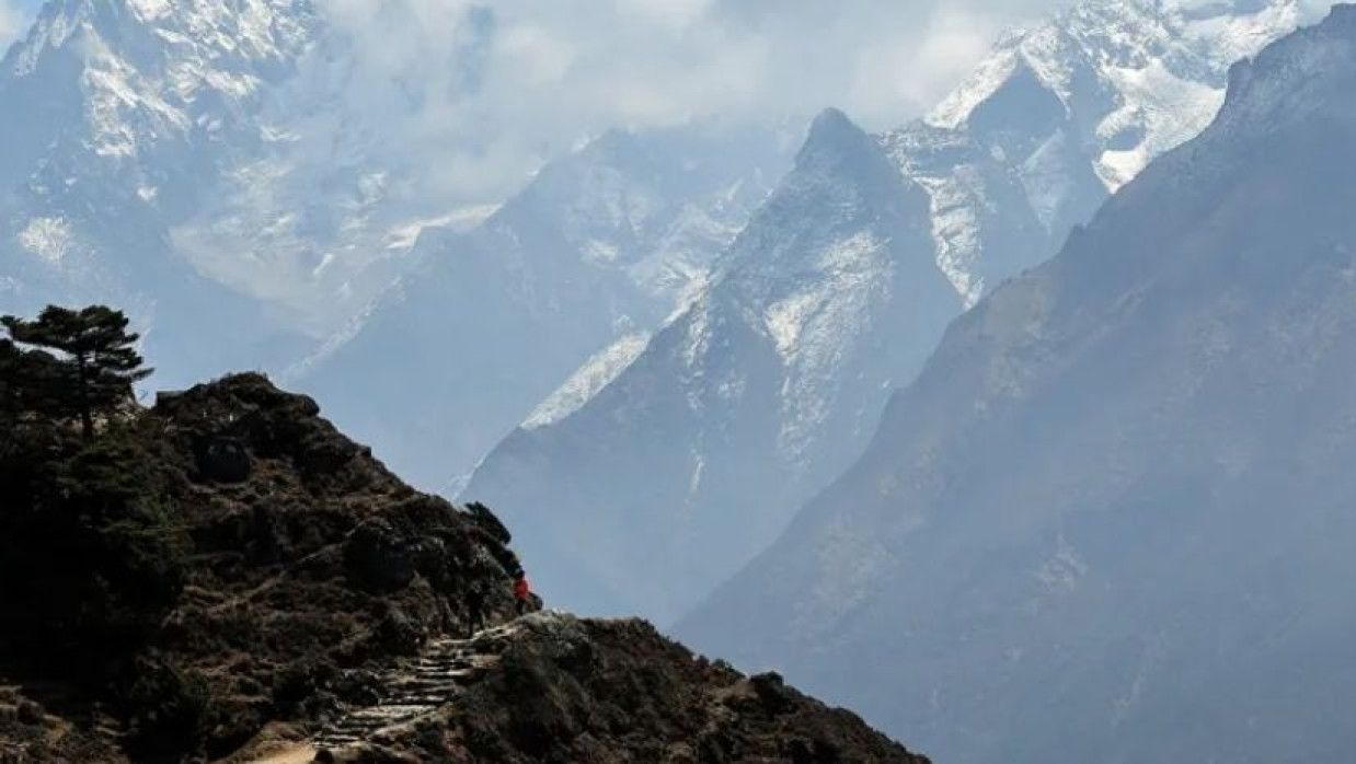 নেপালে ভারী তুষারঝড়ে প্রাণহানীর ঘটনা ঘটেছে 