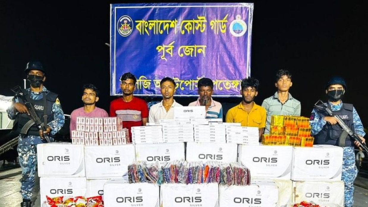 পাচারকারীকে আটক