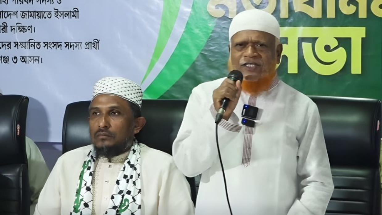 মতবিনিময় সভায় বক্তব্য রাখছেন জামায়াত নেতা নুরুল ইসলাম বুলবুল