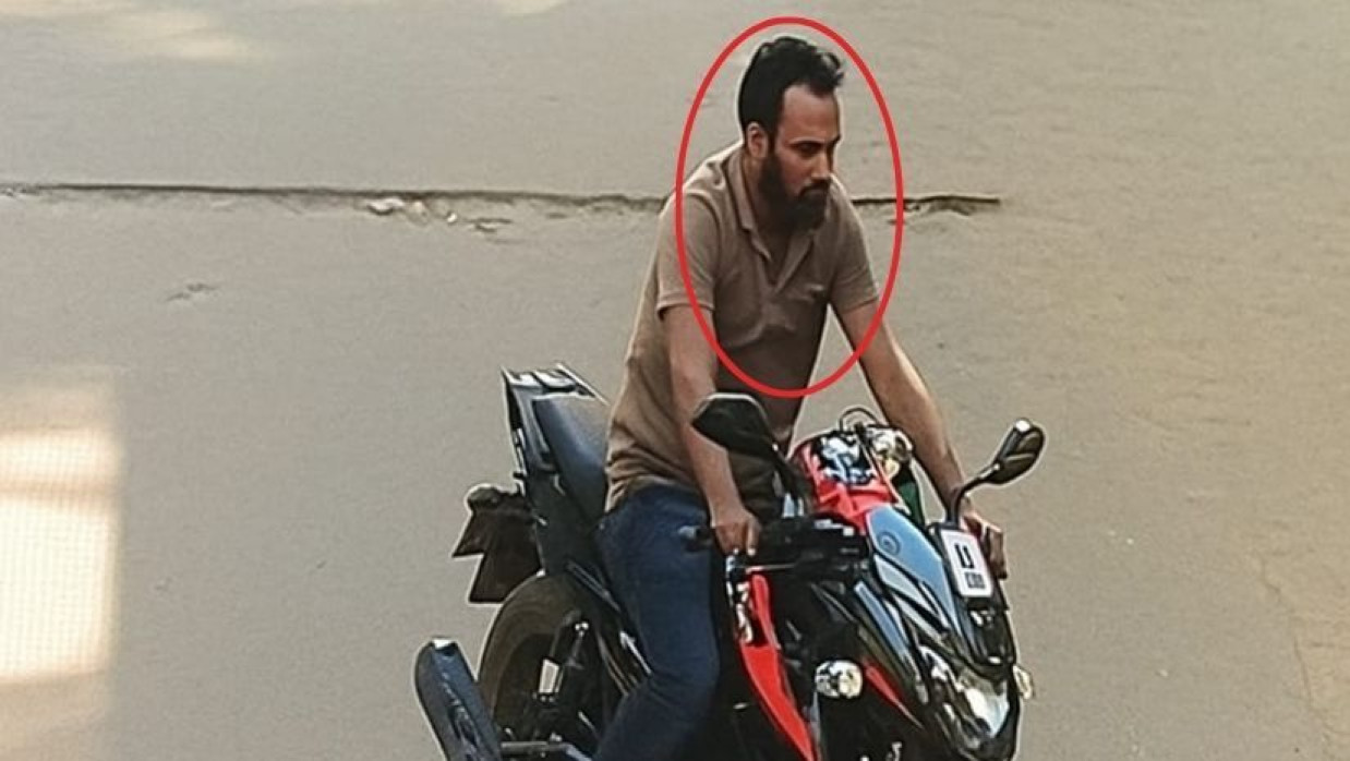 সিসিটিভি ফুটেজে পাওয়া চোরের ছবি