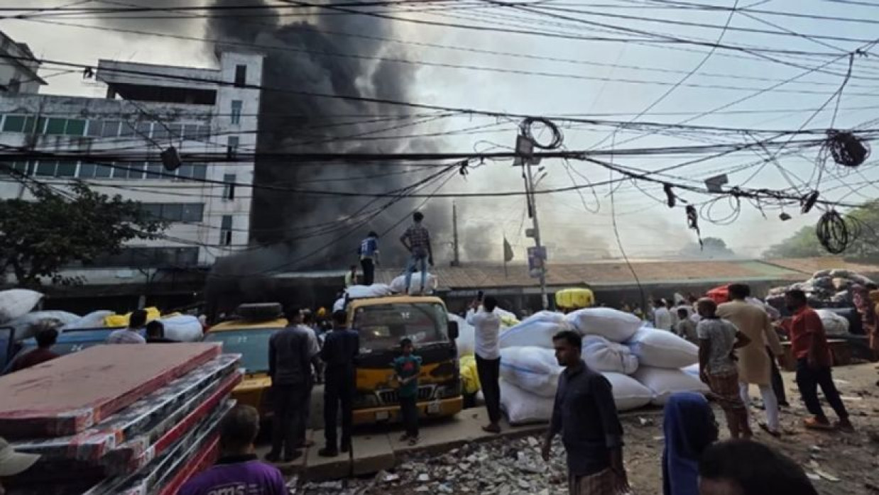 তুলার গোডাউনে আগুন