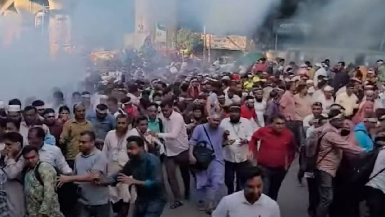 প্রাথমিক শিক্ষকদের ওপর পুলিশের হামলা